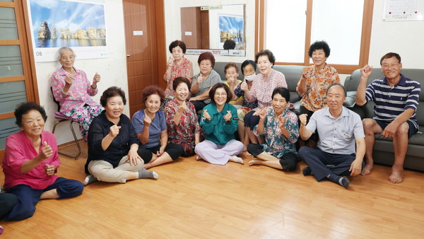 ▲ 지정 경로당에 방문한 김보라 안성시장 모습.