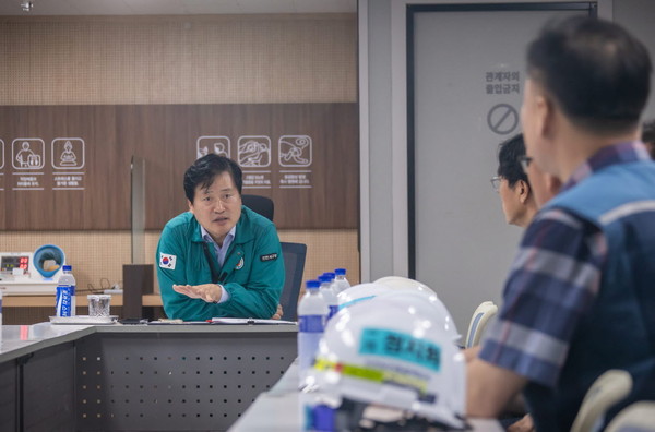 ▲ 강범석 인천서구청장 태풍대비 건축현장 안전점검 실시 모습.