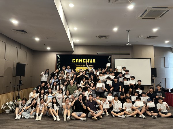 ▲ 강화군 청소년 문화체험 및 어학연수 참가자들 기념촬영 모습.
