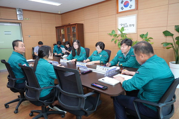 ▲ 소 럼피스킨 발생 관련 상황보고 모습.