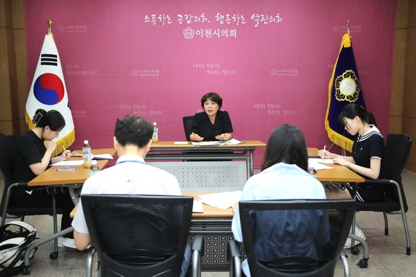 ▲ 정책간담회 진행하는 박노희 의원.