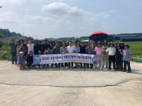 ▲ 2024년 벼농사 기술보급 시범사업 현장 평가회.