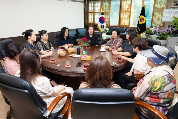 ▲ 인천광역시의회-새마을부녀회 소통간담회 모습.