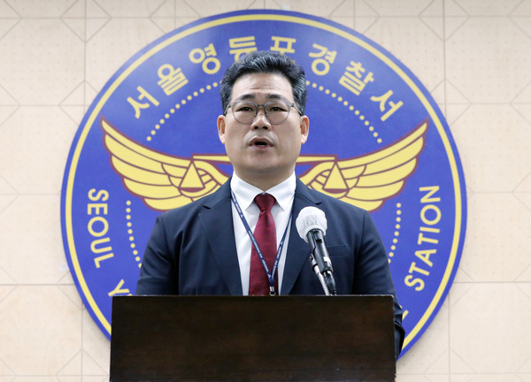 ▲ 백해룡 영등포서 형사2과 과장이 지난해 10월 10일 오전 서울영등포경찰서에서 필로폰 밀반입 및 유통 말레이시아 조직 검거 관련 브리핑을 하고 있다. /뉴시스