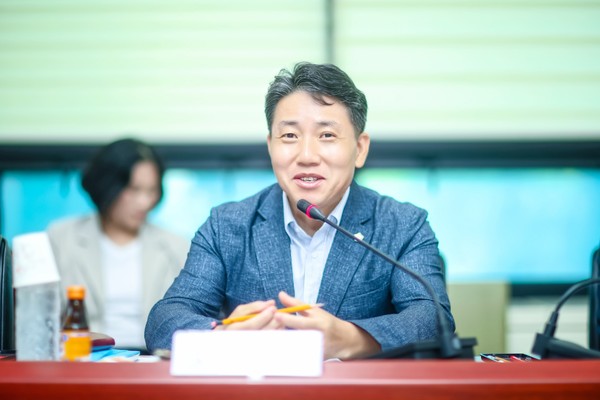 ▲ 축사하는 경제환경위원회 임채덕 위원장.