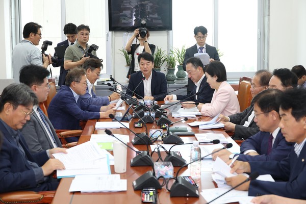 ▲ 발언하는 문진석 교통법안심사소위원장. /뉴시스
