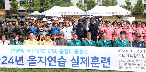 ▲ 수원시의회 을지훈련 참관 기념촬영.
