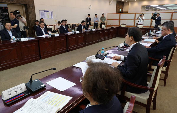 ▲ 노연홍 의료개혁특별위원회 위원장이 지난 7월 11일 오전 서울 종로구 정부서울청사에서 열린 제5차 의료개혁특별위원회에 참석해 발언하고 있는 모습. /뉴시스