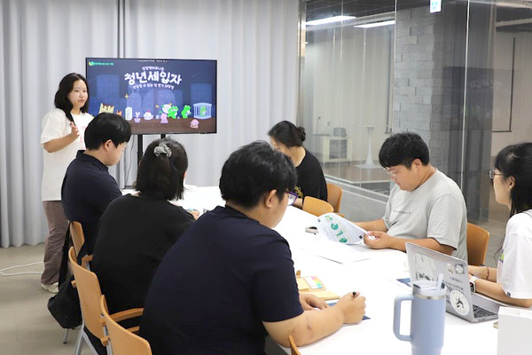 ▲ 강화군 청년 주거 문제 해결 위한 특강 진행 모습.