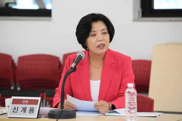 ▲ 신계용 과천시장이 제2회 갈등관리 시민행복단 회의에서 발언하고 있다.