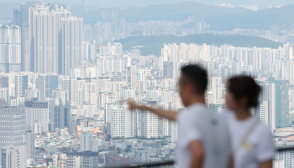 ▲ 서울 중구 남산에서 서울 아파트 단지가 보이고 있다. /뉴시스