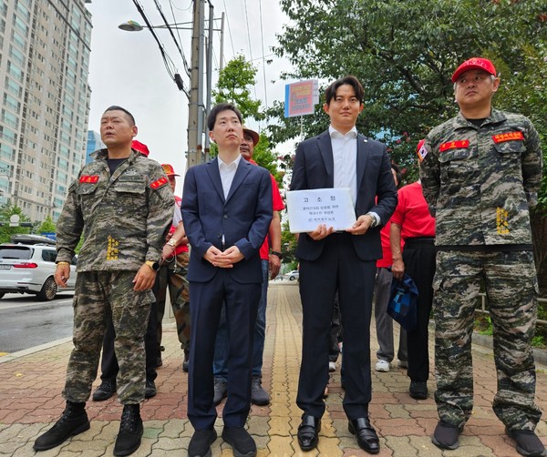▲ 임성근 전 해병대 1사단장의 구명 로비 의혹을 공익신고한 변호사가 자신의 인적사항을 공개했다는 내용으로 권성동 국민의힘 의원에 대한 고소장을 제출했다. /뉴시스