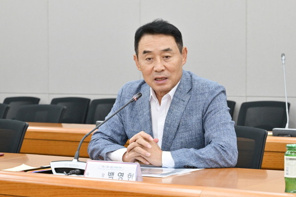 ▲ 백영현 포천시장이 제27회 포천 산정호수 명성산 억새꽃 축제 집행위원회를 주재하고 있다.