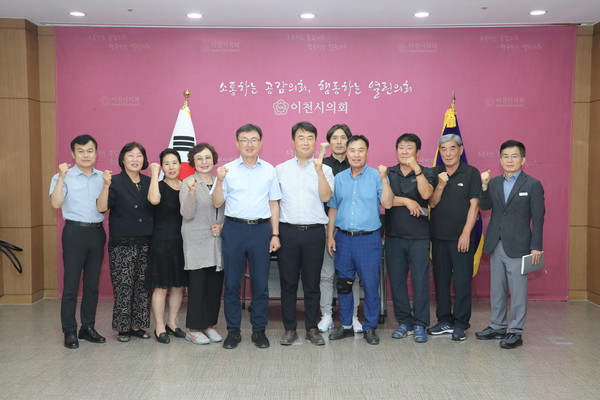 ▲ 이천시의회 김하식 의원, 부발읍 마을 현안 간담회 단체사진.