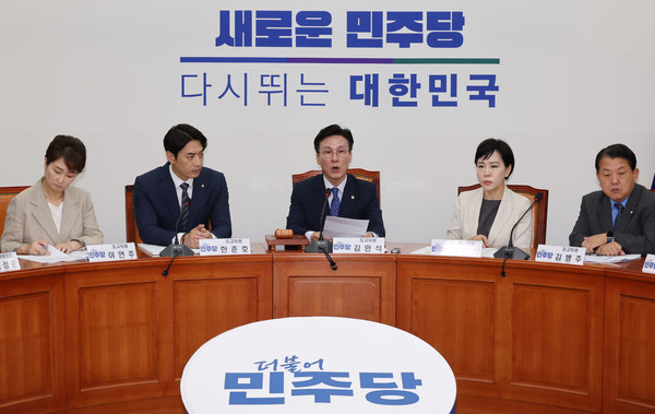 ▲ 김민석 최고위원 주재로 열린 민주당 최고위. /뉴시스