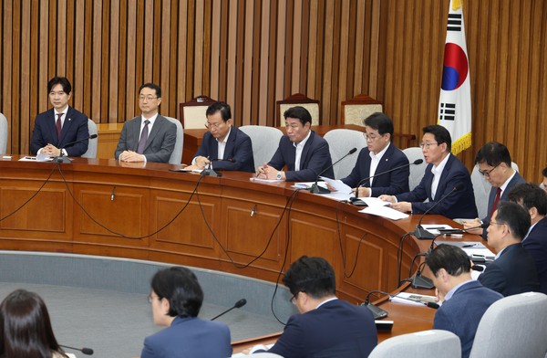 ▲ 김상훈 국민의힘 정책위의장이 27일 오전 서울 여의도 국회에서 열린 원내대책회의에서 발언을 하고 있다. /뉴시스