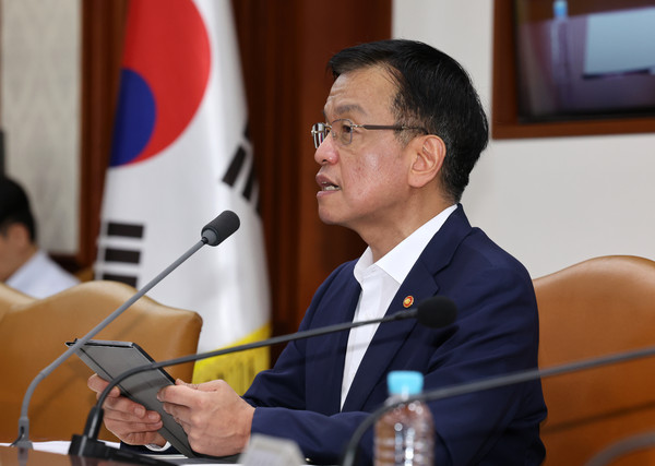 ▲ 최상목 경제부총리 겸 기획재정부 장관이 28일 오전 서울 종로구 정부서울청사에서 열린 경제관계장관회의에서 발언하고 있다. /뉴시스