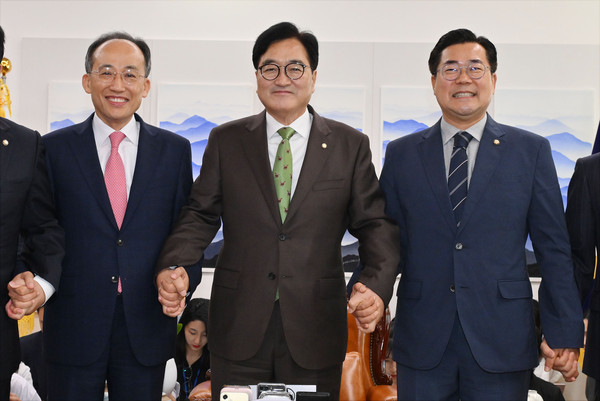 ▲ 기념촬영 하는 우원식-추경호-박찬대. /뉴시스