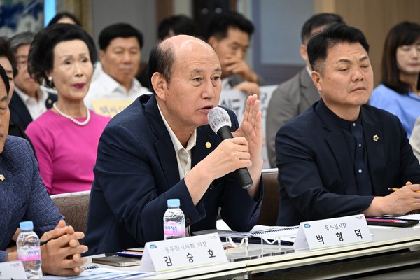 ▲ 박형덕 동두천시장이 경기북부 비전 순회 간담회서 발언하고 있다.