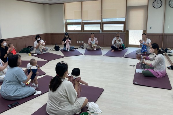 ▲ 미추홀구보건소 '어르신 근력·균형 운동 완성 프로그램' 진행 모습.