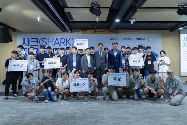 ▲ 샤크(SHARK) 자율주행대회 참가자 단체 사진.