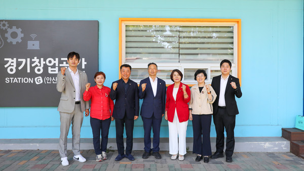 ▲ 기획행정위 임시회 중 현장활동 기념촬영.