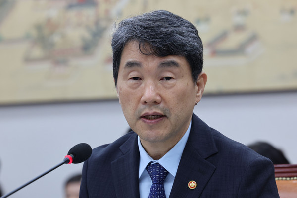 ▲ 3일 오전 서울 여의도 국회에서 열린 교육위원회 전체회의에서 이주호 사회부총리 겸 교육부장관이 발언하고 있다. /뉴시스