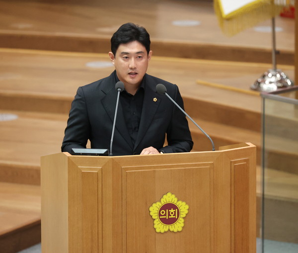 ▲ 질의하는 이상원 도의원.