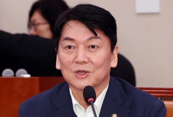 ▲ 안철수 국민의힘 의원이 17일 오후 서울 여의도 국회에서 열린 외교통일위원회 전체회의에서 발언을 하고 있다. /뉴시스