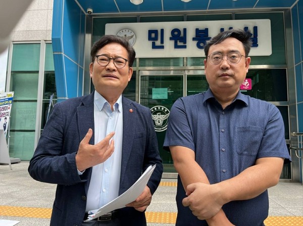 ▲ 송영길 소나무당 대표와 변희재 미디어워치 대표. (사진=소나무당 제공) /뉴시스