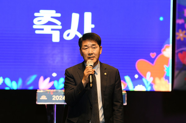 ▲ 복지페스타 축사하는 화성시의회 배정수 의장.