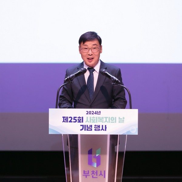 ▲ 제25회 사회복지의 날 축하 격려의 말 전하는 김병전 의장.