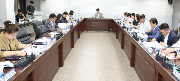 ▲ 인천 서구의회는 지난 제269회 임시회 기간 중 의원 정책간담회를 열고 구정발전에 관한 소통의 시간을 가졌다고 6일 밝혔다.