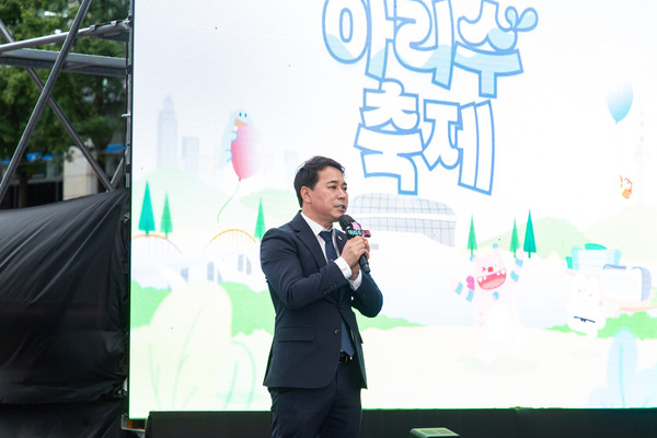 ▲ 아리수축제 축사하는 임만균 의원.