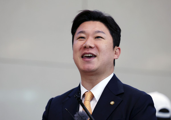 ▲ 환영사하는 진종오 의원. /뉴시스