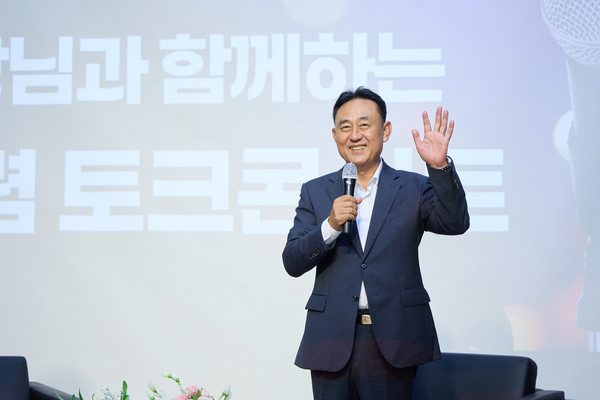 ▲ 이충우 여주시장이 청렴 공감 토크콘서트에서 인사말을 하고 있다.