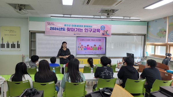 ▲ 옹진군 미래세대와 함께하는 찾아가는 인구교육 실시 모습.
