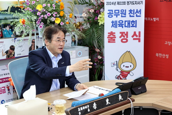 ▲ 공무원 친선 체육대회 출정식에서 직장 동호회 선수단을 격려하는 이동환 고양특례시장.