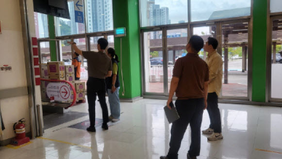 ▲ 파주시 추석 명절 대비 다중이용시설 안전관리 실태 점검 실시 모습.
