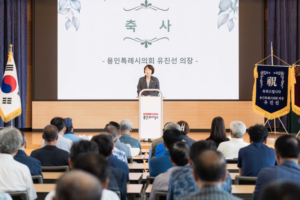 ▲ 용인특례시의회 유진선 의장이 농촌지도자용인시연합회 한마음교육에 참석해 축사를 하고 있다.