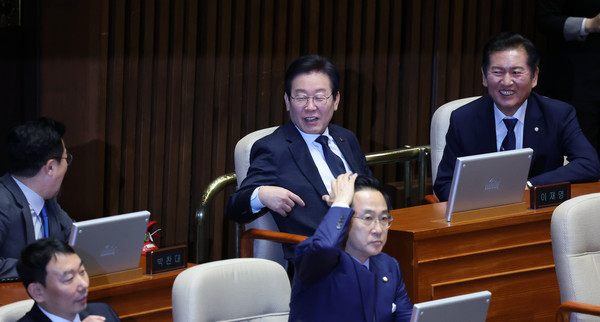 ▲ 미소짓는 이재명 대표, 박찬대 원내대표, 정청래 의원. /뉴시스