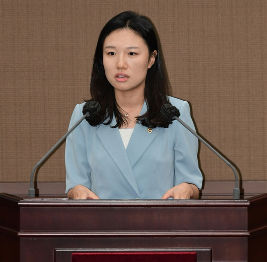 ▲ 제326회 임시회 본회의 반대토론 진행하는 이소라 의원.