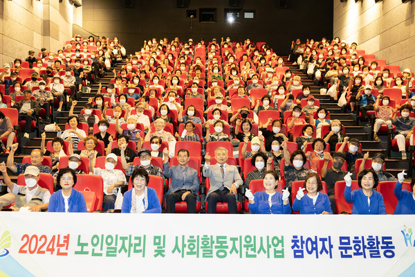 ▲ 계양구 노인일자리 및 사회활동 지원사업 참여자 문화활동 실시 모습.