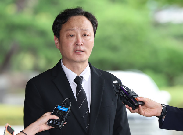 ▲ 류광진 티몬 대표가 19일 오전 서울 서초구 서울중앙지방검찰청에서 사기 혐의 피의자 신분으로 조사를 받기 위해 출석하고 있다. /뉴시스