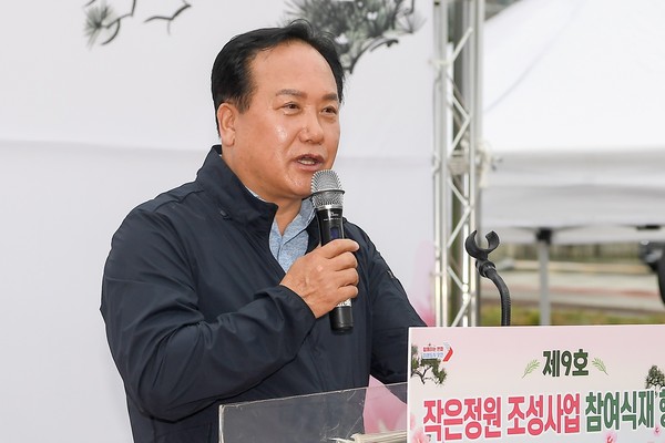 ▲ 이권재 오산시장이 작은정원 조성사업 참여식재 행사에서 인사말을 하고 있다.