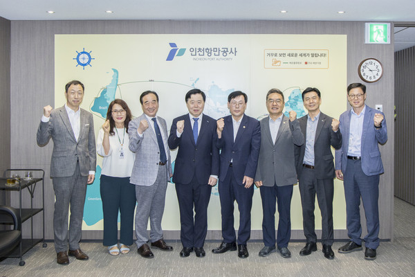▲ 인천항만공사 방문 단체사진.