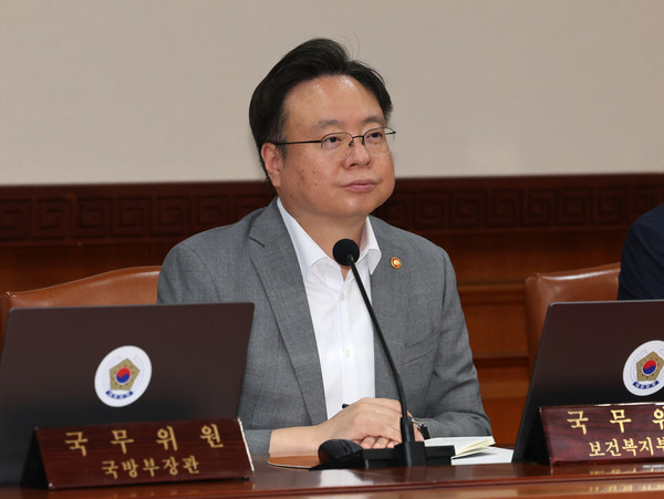 ▲ 조규홍 보건복지부 장관이 지난 19일 오전 서울 종로구 정부서울청사에서 열린 국무회의에 참석해 자리하고 있다. /뉴시스