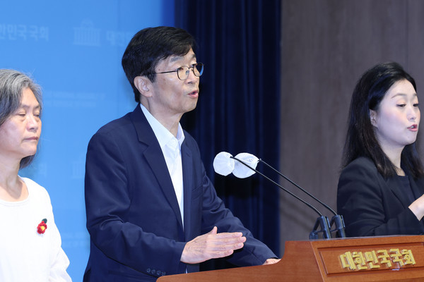 ▲ 곽노현 전 서울시교육감이 지난 13일 오전 서울 여의도 국회 소통관에서 열린 서울시교육감 출마선언 기자회견에서 발언하고 있다. /뉴시스