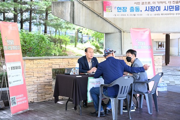 ▲ 동두천시 ‘현장 출동, 시장이 시민을 찾아갑니다’ 추진 모습.