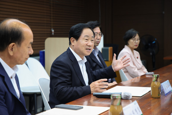 ▲ 주광덕 남양주시장이 남양주지역화폐 기부서비스 구축 협약식에서 발언하고 있다.